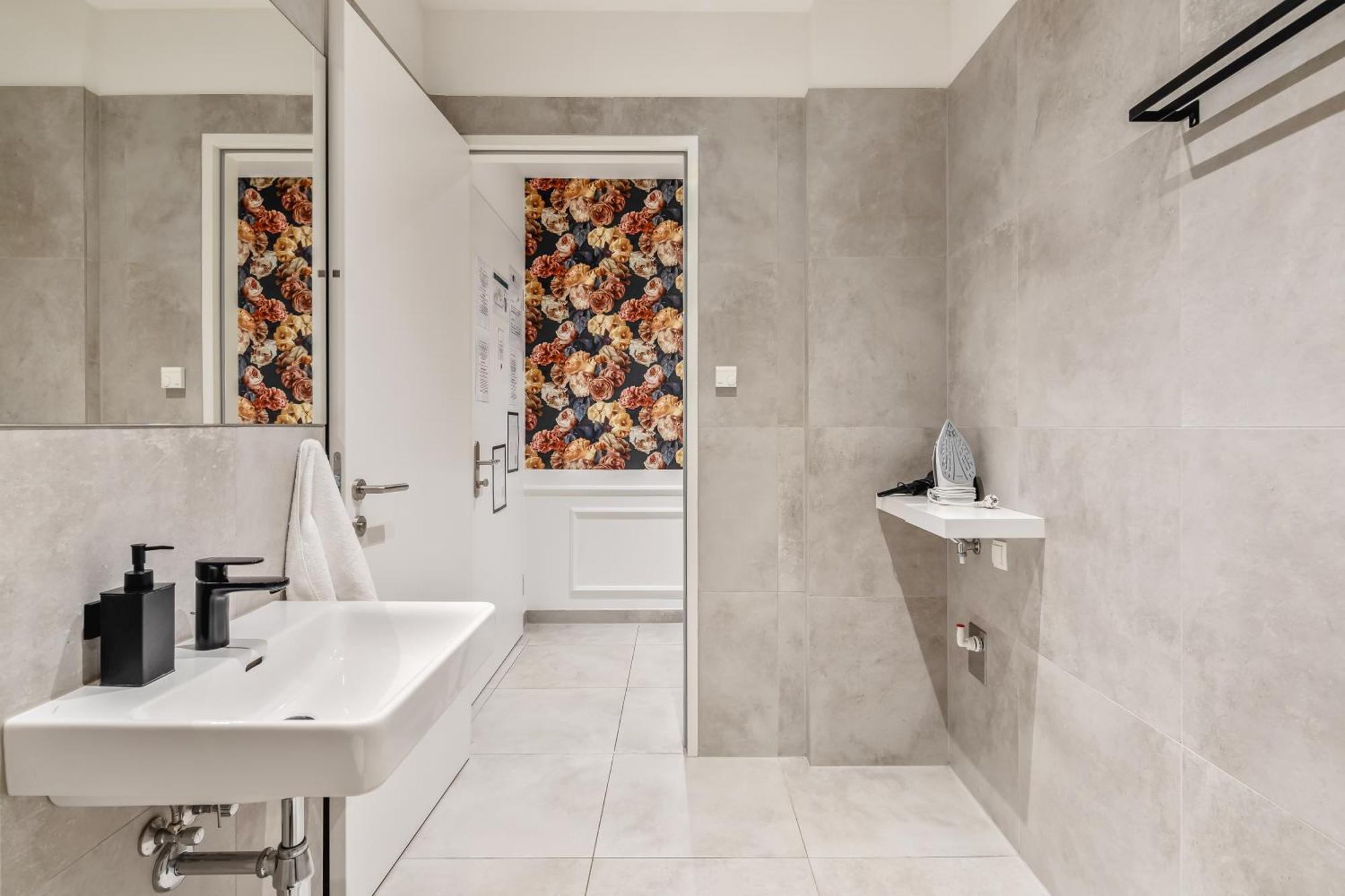 וינה Stylish Flower Power Studio - Close To City Center & Public Transport - Ac & Wifi מראה חיצוני תמונה