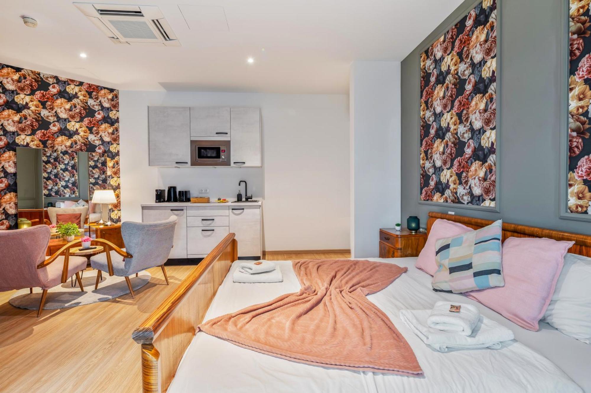 וינה Stylish Flower Power Studio - Close To City Center & Public Transport - Ac & Wifi מראה חיצוני תמונה