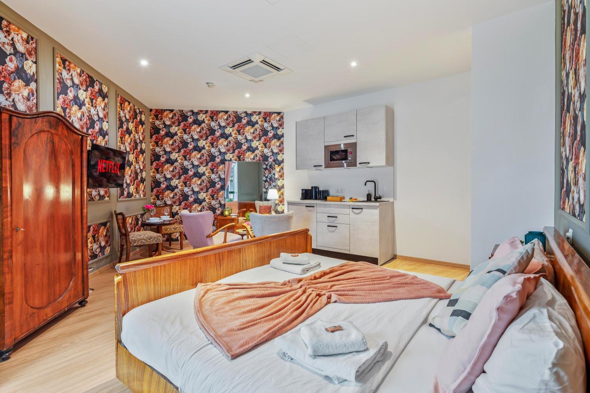 וינה Stylish Flower Power Studio - Close To City Center & Public Transport - Ac & Wifi מראה חיצוני תמונה